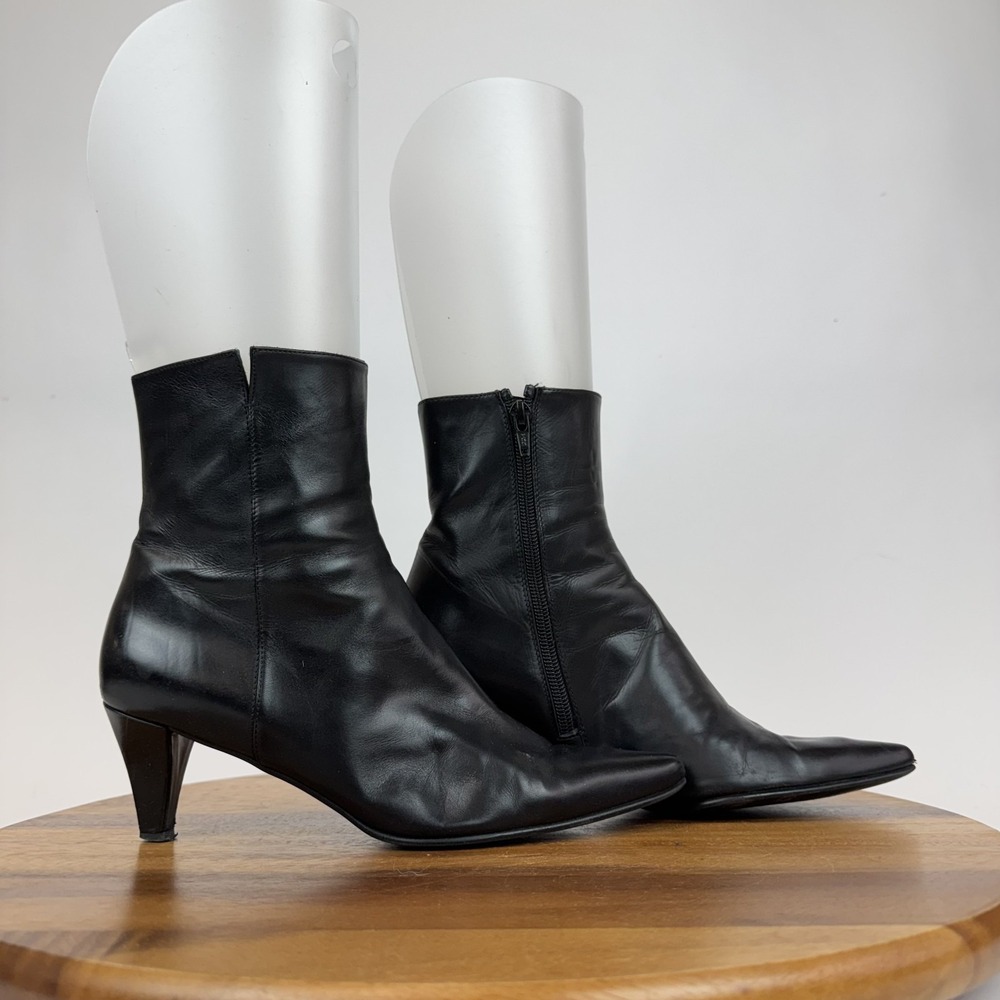 Womens Stuart Weitzman Black Leather Zip Heeled Pointed Toe Booties Size 7 M GUC